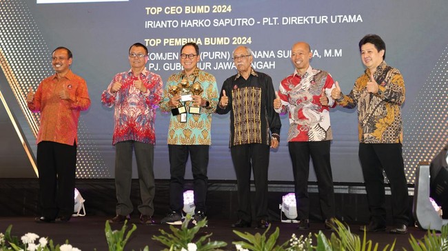 Keberhasilan Bank Jateng meraih penghargaan TOP BUMD Awards 2024 menunjukkan dedikasi dan komitmen tinggi dalam memberikan layanan terbaik.