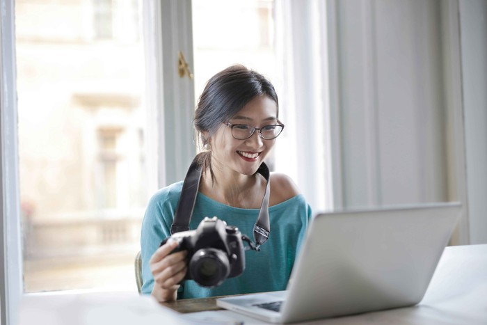 Cara Unik Zodiak Menghabiskan THR