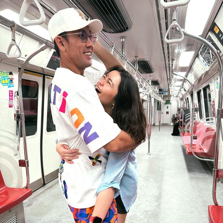 <p>Sejak mengumumkan kabar kehamilan mereka, Denny dan Oliv tak henti mendapatkan doa dan ucapan selamat dari netizen. "Astaga <em>happy</em> banget. Tuhan kasih yang terbaik buat dua orang ini sama bayi kecilnya," kata akun @kamus**** <em>"Congratulations</em> bang @sumargodenny dan ci @oliviasumargo <em>baby</em> sehat, selamat.. Lancar ssmuanya sampai hari H," ucap @selfi_ti**** (Foto: Instagram @oliviasumargo @sumargodenny)</p>