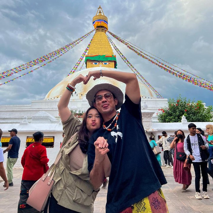 <p>Terlepas dari cobaan yang mereka lalui, Denny dan Oliv berusaha untuk selalu bersikap positif. Pasangan ini kerap memperlihatkan keharmonisan mereka melalui media sosial. (Foto: Instagram @oliviasumargo @sumargodenny)</p>