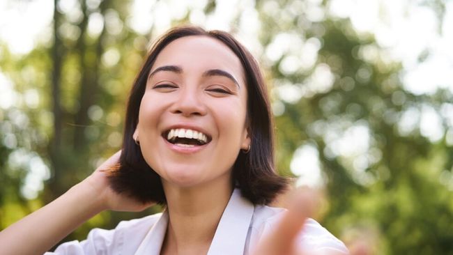 7 Tanda Sikap Orang yang Berjiwa Muda dan Periang