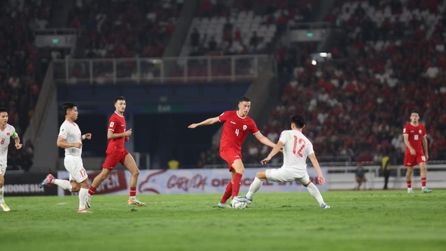 Jay Idzes dipuji netizen mulai dari permainan hingga rambut klimisnya usai membantu Timnas Indonesia menang atas Vietnam, Kamis (21/3).