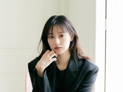 5 Inspirasi Gaya Rambut ala Kim Ji Won, dari Pendek hingga Berponi