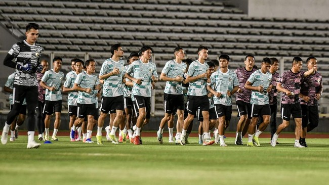 Empat pemain bintang lokal Timnas Indonesia menyambut kehadiran pemain naturalisasi dengan tangan terbuka jelang melawan Vietnam.
