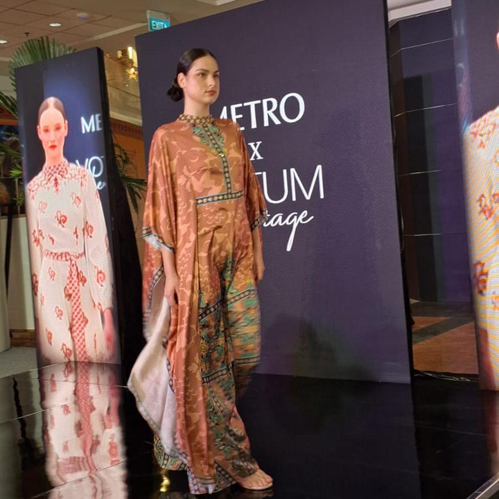 <p>Selanjutnya <em>fashion show sequence</em> kedua menghadirkan koleksi dari brand VOTUM Heritage by Sebastian Gunawan. Hadir dengan detail <em>print</em> khas Indonesia, yaitu kombinasi budaya suku Dayak dan Toraja yang membuat koleksi kali berbeda dan semakin menawan. (Foto: Iin Yumiyanti)</p>