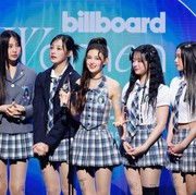 NewJeans Cetak Sejarah Jadi Grup Korea Pertama yang Memenangkan Group of The Year di 2024 Billboard Women in Music Awards