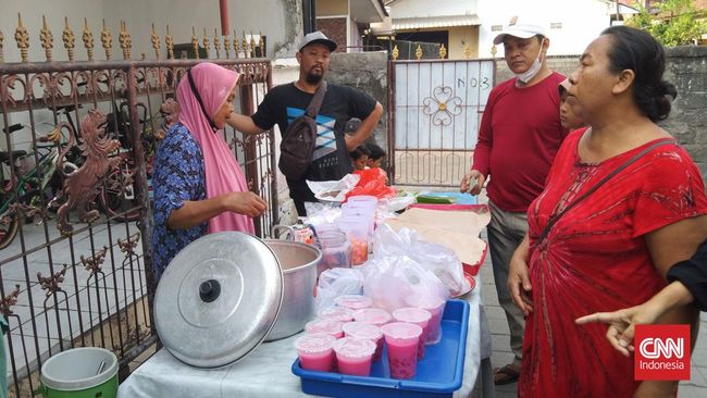 Kampung Islam Kepaon, di Kota Denpasar, Bali, memiliki kuliner khas bernama brongko yang hanya disajikan saat Bulan Ramadan.