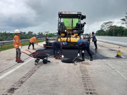 Hutama Karya Targetkan Perbaikan Jalan Tol Terpeka Selesai Akhir Maret