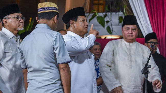 Tim Kampanye Nasional Prabowo-Gibran menggelar acara buka puasa bersama dengan Prabowo dan Gibran di Hotel Ritz Carlton.