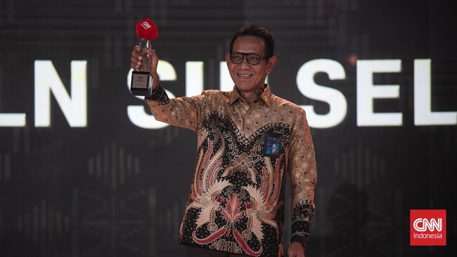 PLN Sulawesi Selatan, Tenggara dan Barat (Sulselrabar) meraih penghargaan pada kategori Best Green Energy Initiative di acara CNN Awards 2024.