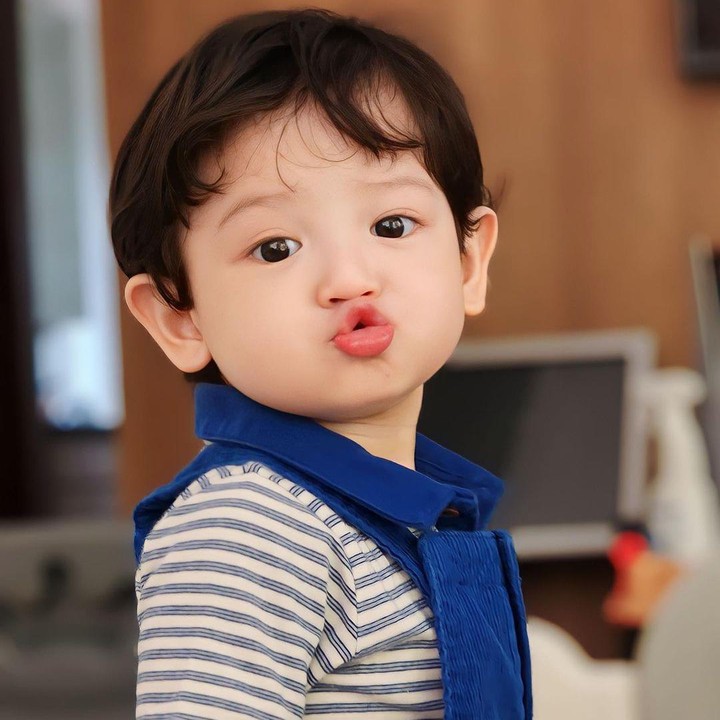 <p>"Foto <em>selfie</em> paling menggemaskan yang pernah diambil," ungkap seorang netizen. "Awww <em>cuteness overload,</em>" tutur netizen lainnya. (Foto: Instagram: @cutratumeyriska)</p>
