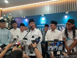 Prabowo Sapa Hatta Rajasa di Acara Bukber PAN: Wakil Saya Dahulu Kala