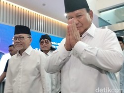 Prabowo Terharu Lihat Anak-anak Nangis Ortunya Tak Pakai Kaus Gemoy