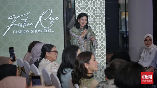 Presiden Komisaris Metro Department Store Anita Tanjung bangga bisa bekerja sama dengan empat desainer lokal ternama dalam menghadirkan koleksi Idulfitri 2024.