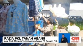 VIDEO: Razia PKL Tanah Abang