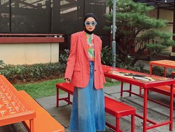 Panduan Pakai Baju Tabrak Warna Sesuai Personal Color ala Tantri Namirah