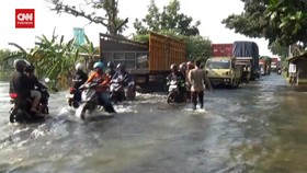 VIDEO: Jalur Demak-Jepara Masih Terendam Banjir, Macet 8 Kilometer
