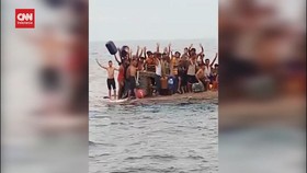 VIDEO: Kapal Tenggelam, 150 Pengungsi Rohingya Dievakuasi Tim SAR