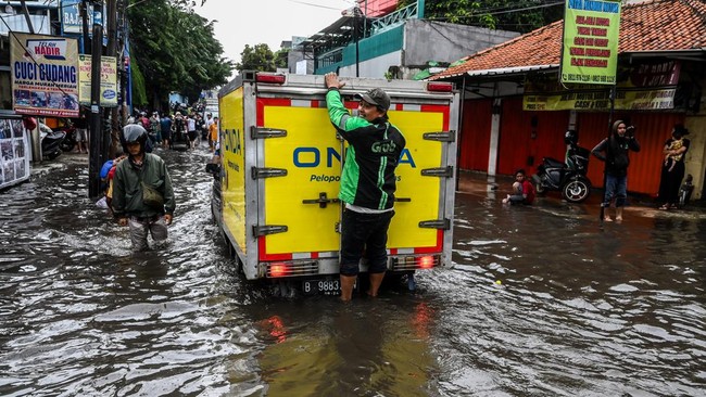 Situasi Banjir di Jakarta: Banjir Melanda 7 RT dan 6 Ruas Jalan