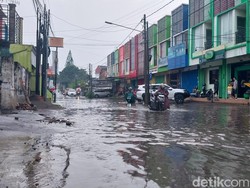 Sejumlah Titik di Kota Malang Terendam Banjir, Banyak Kendaraan Mogok