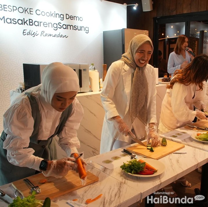 <p>Chef yang ahli dalam dunia daging ini juga mengajak Bunda-Bunda yang hadir untuk mengikuti Garnish Competition. Mereka yang beruntung akan mendapatkan e-wallet sebesar Rp100 ribu dan doorprize menarik. (Foto: Tim HaiBunda/Atma)</p>