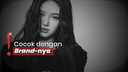 img-title Geser Lisa BLACKPINK, CELINE Gandeng Danielle NewJeans Jadi Global BA