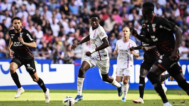 Pemain Lyon Mahamadou Diawara memutuskan meninggalkan timnas Prancis U-19 karena dilarang menjalani ibadah puasa Ramadan.