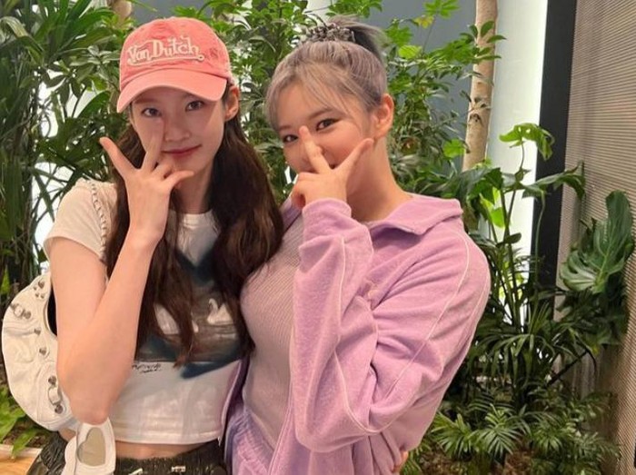 Gong Seung Yeon & Jeongyeon TWICE/Foto: instagram.com/Oseungyeon Deretan Artis Korea Kakak Beradik yang Sukses Menarik Perhatian