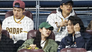 img-title Ini Momen Keseruan Hyun Bin hingga Gong Yoo Nonton Baseball Bareng