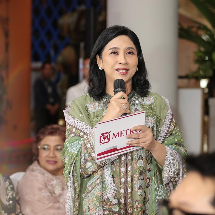 <p>Acara dibuka dengan sambutan hangat dari Ibu Anita Ratnasari Tanjung selaku President Commissioner METRO Department Store. Dalam kata sambutannya, ia menekankan akan komitmen METRO Department Store yang selalu menghadirkan brand dan produk-produk kualitas terbaik untuk senantiasa menjadi One Stop Shopping Destination Fashion dan Lifestyle. (Foto: METRO Department Store)</p>