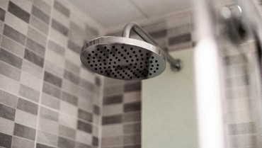 Mandi Junub dengan Air dari Bak Mandi dan Gayung, Sah atau Tidak?