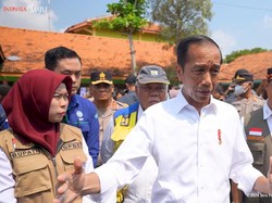 Jokowi Sebut Hujan di Demak Sangat Ektrem Bikin Tanggul Tak Muat-Jebol