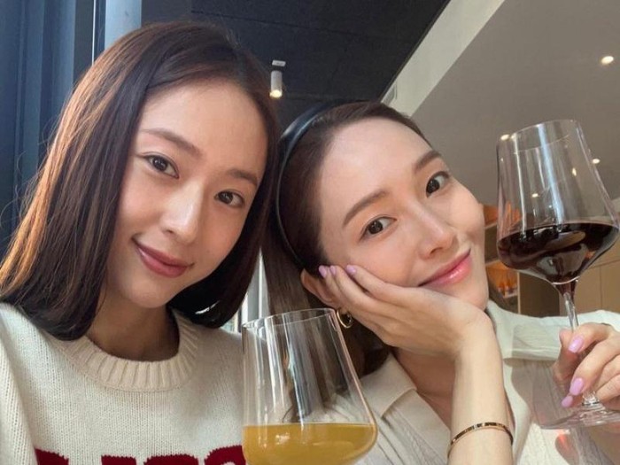 Krystal dan Jessica/Foto: instagram.com/vousmevoyez Krystal dan Jessica/Foto: instagram.com/vousmevoyez