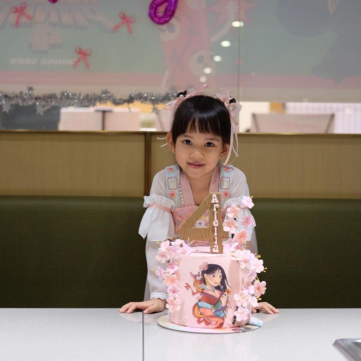 <p>Yuanita melahirkan anak perempyannya di usia 33 tahun pada 16 Maret 2020. Si Kecil pun memiliki nama yang indah yakni Ariella Lenora Wiguna. (Foto: Instagram: @yuanitachrist)</p>