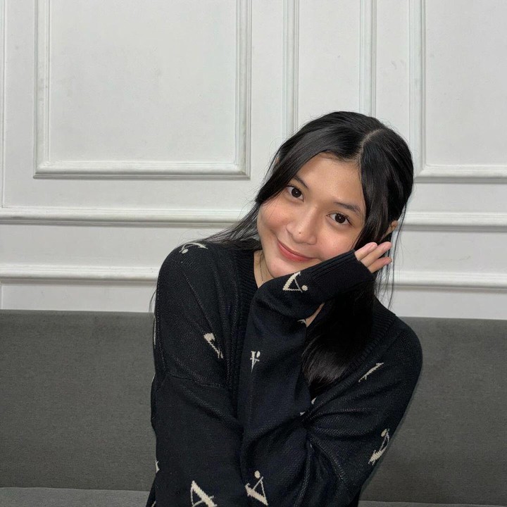 <p>Paras Nasha yang cantik sering menuai pujian dari netizen, Bunda. Tak sedikit netizen yang meminta Nasha untuk terjun ke dunia hiburan seperti ayah dan kedua kakaknya. "<em>MashaAllah mashaAllah</em> cantik sekali Nasha," tulis seorang netizen. "Main sinteron dong," ujar netizen lainnya dengan emotikon hati. (Foto: Instagram/@nasha.anayaa)</p>