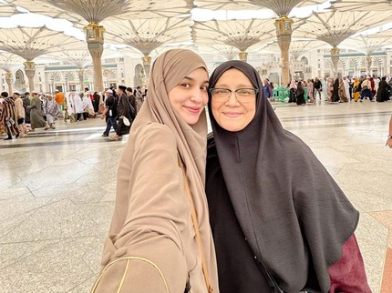Potret Bunda Seleb Umrah di Bulan Ramadhan, Asty Ananta hingga Shireen Sungkar
