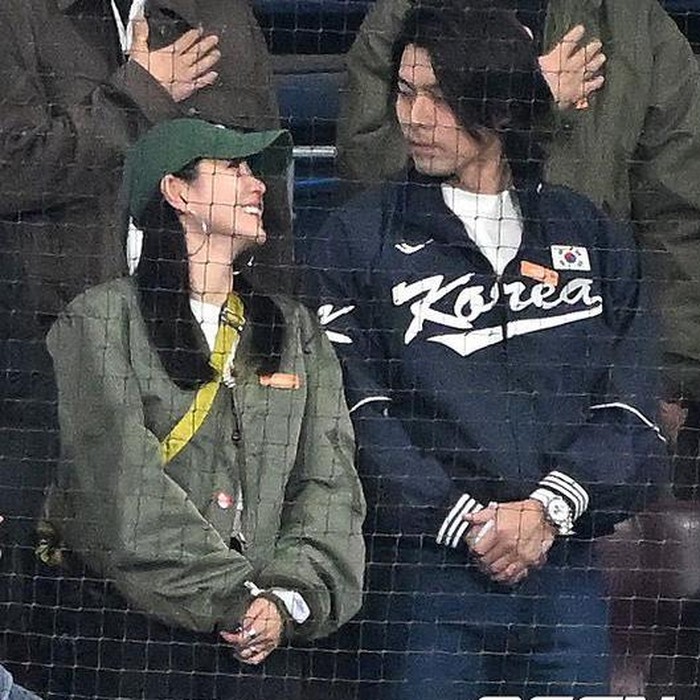 Son Ye Jin dan Hyun Bin di 2024 MLB Seoul Series