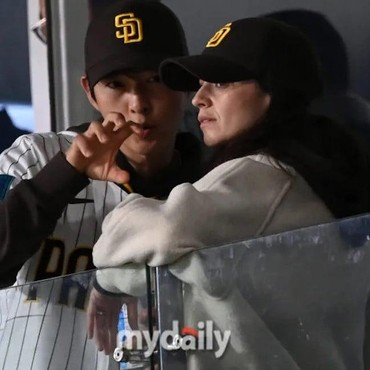 Baru Kelihatan, Song Joong Ki Kepergok Kencan dengan Katy Louise Saunders