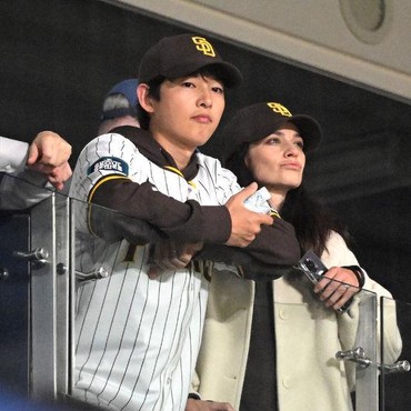 Song Joong Ki dan Katy Louise Saunders Sambut Kelahiran Anak Kedua