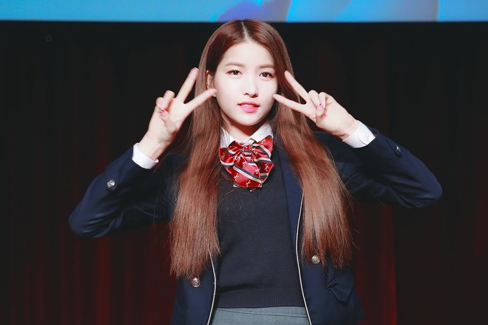 Sowon ex GFRIEND ternyata merupakan salah satu idol K-Pop alumni dari Hanlim Arts School pada Januari 2014. Pada saat itu, ia belum resmi menjadi anggota GFRIEND, yang mana debut di tahun 2015./ Foto:X.com/19951207net