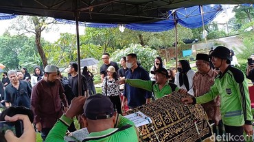 Reaksi Keluarga Ditanya Penyebab Meninggal Mendiang Stevie Agnecya