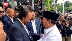 VIDEO: Momen Akrab Prabowo-Surya Paloh Berpelukan Saat Jumpa