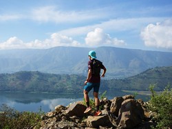 Traveler Hobi Lari, Jelajahi Danau Toba Lewat Lomba Ini