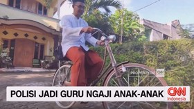 VIDEO: Polisi Jadi Guru Ngaji Anak-Anak