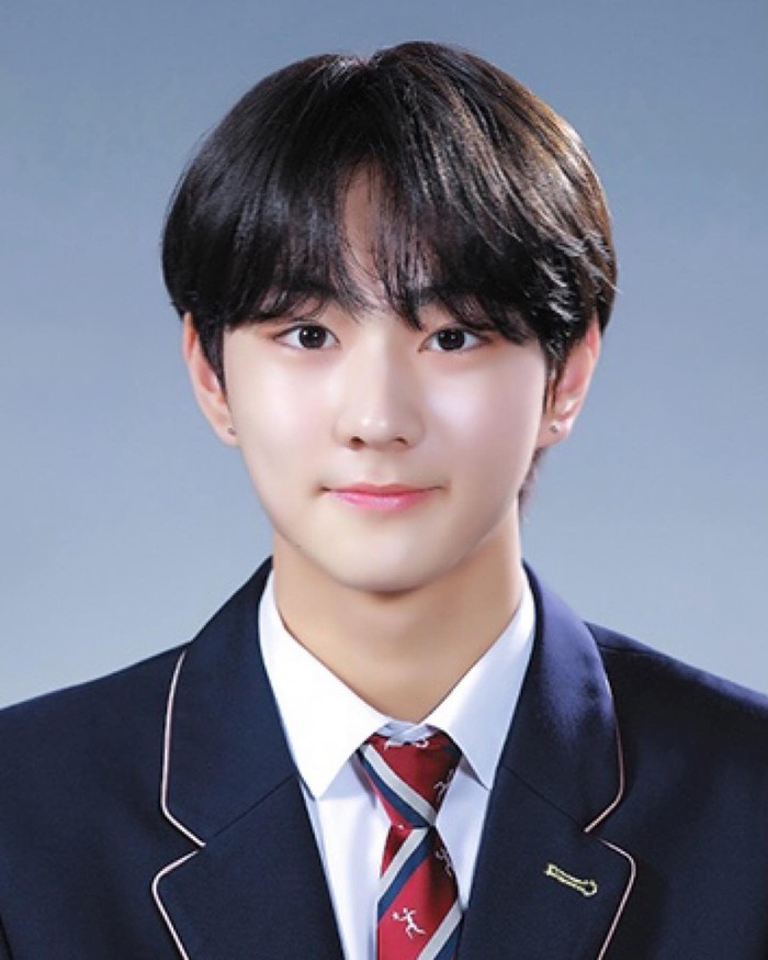 Yang Jungwon dari Enhypen juga alumni Hanlim Arts School, dan sudah lulus pada 2022 lalu. Saat itu, ia masuk dalam departemen musik. Ia juga menggemban sebagai leader muda di grup Enhypen saat ini./ Foto: instiz.net