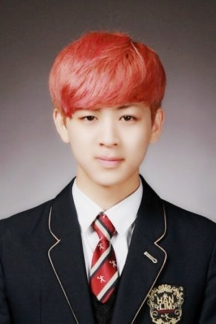 Yunhyeong iKON juga berhasil menyelesaikan pendidikannya di Hanlim Arts School pada tahun 2014. Saat itu, ia belum secara resmi menjadi anggota iKON dan masih menjalankan masa trainee di YG Entertainment./ Foto: etoday.co.kr