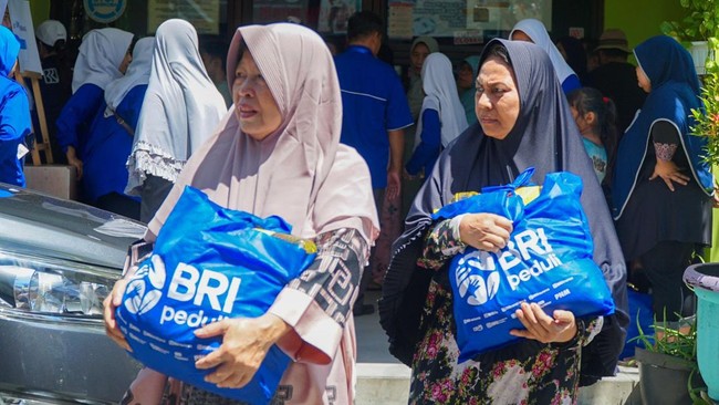 Dalam penyaluran paket sembako ini, BRI melibatkan seluruh pekerja BRI Group serta para AgenBRILink.