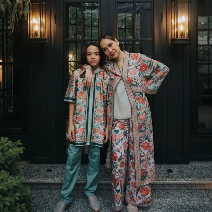 5 Inspirasi OOTD Unik Lebaran Seleb, Nyaman Buat Silaturahmi!