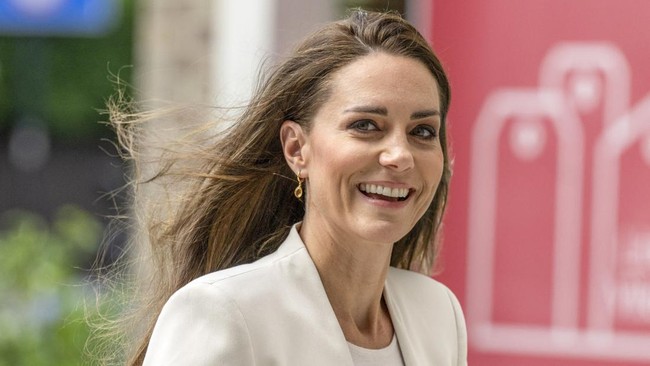 Proses pemulihan Kate Middleton dari kanker dinilai berjalan dengan baik, seiring dengan kemunculan Pangeran William di hadapan publik.