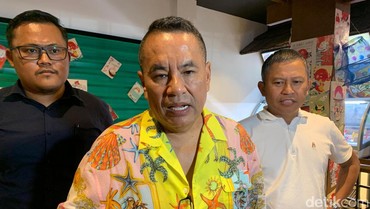 img-title Perbandingan Tarif Hotman Paris dan Razman Nasution Jadi Pengacara